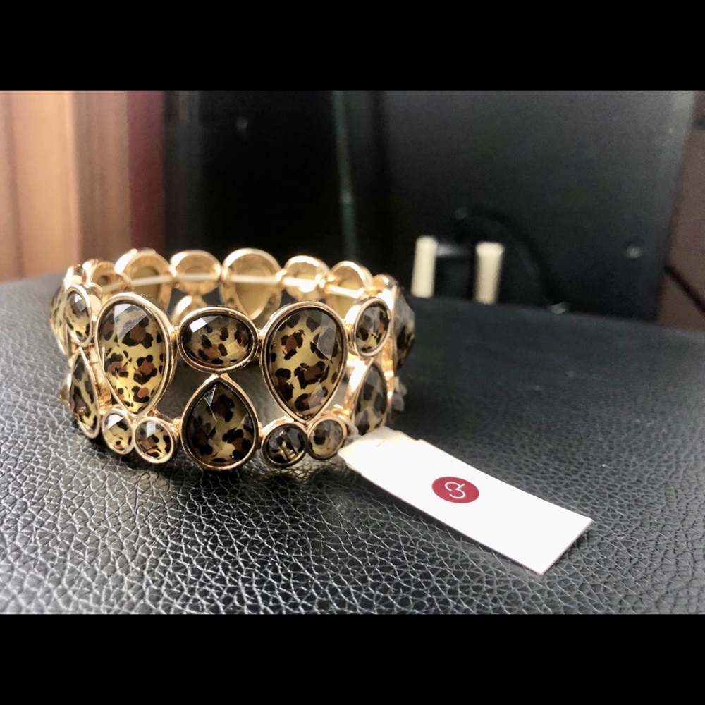 Pretty cheetah print bracelet